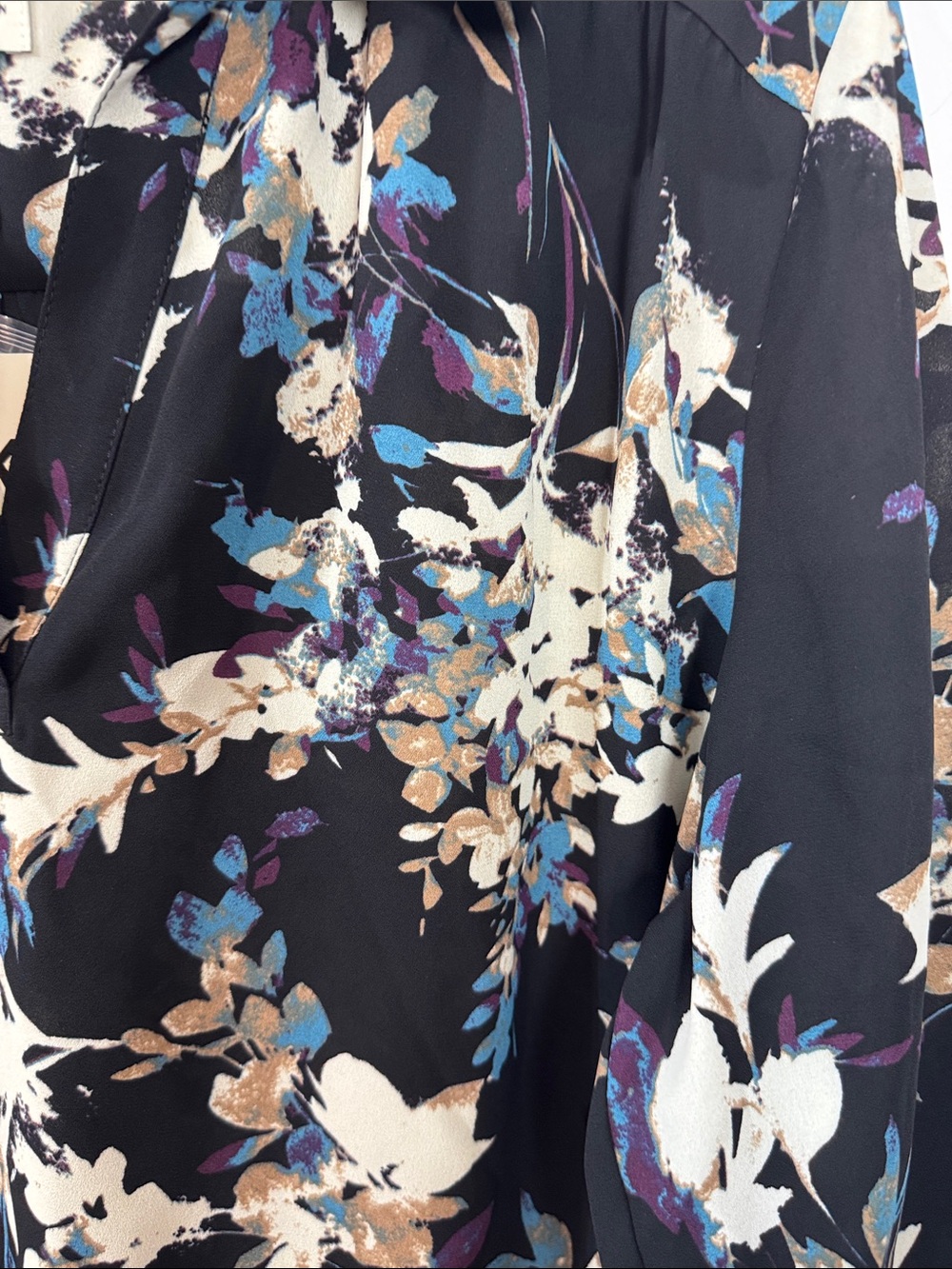 Anne Klein Black Multi Floral V-Neck Buttoned Sleeve Blouse - Size Large - Picture 6 of 13